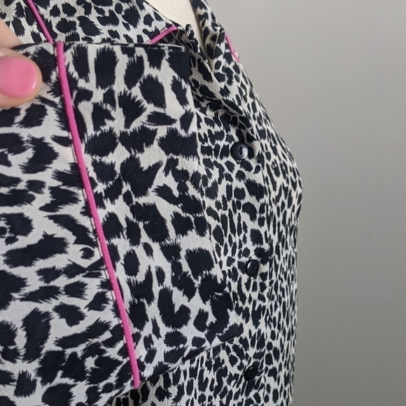 VINTAGE Anna and Frank 100% Silk Blouse Black and White Animal Print L - Picture 7 of 12